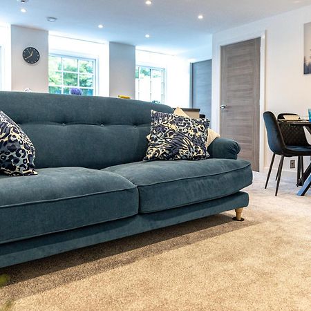 شقة Stylish & Contemporary 2-Bed Townhouse - Parking - Wi-Fi - Netflix وركسوب المظهر الخارجي الصورة