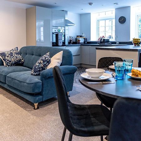 شقة Stylish & Contemporary 2-Bed Townhouse - Parking - Wi-Fi - Netflix وركسوب المظهر الخارجي الصورة