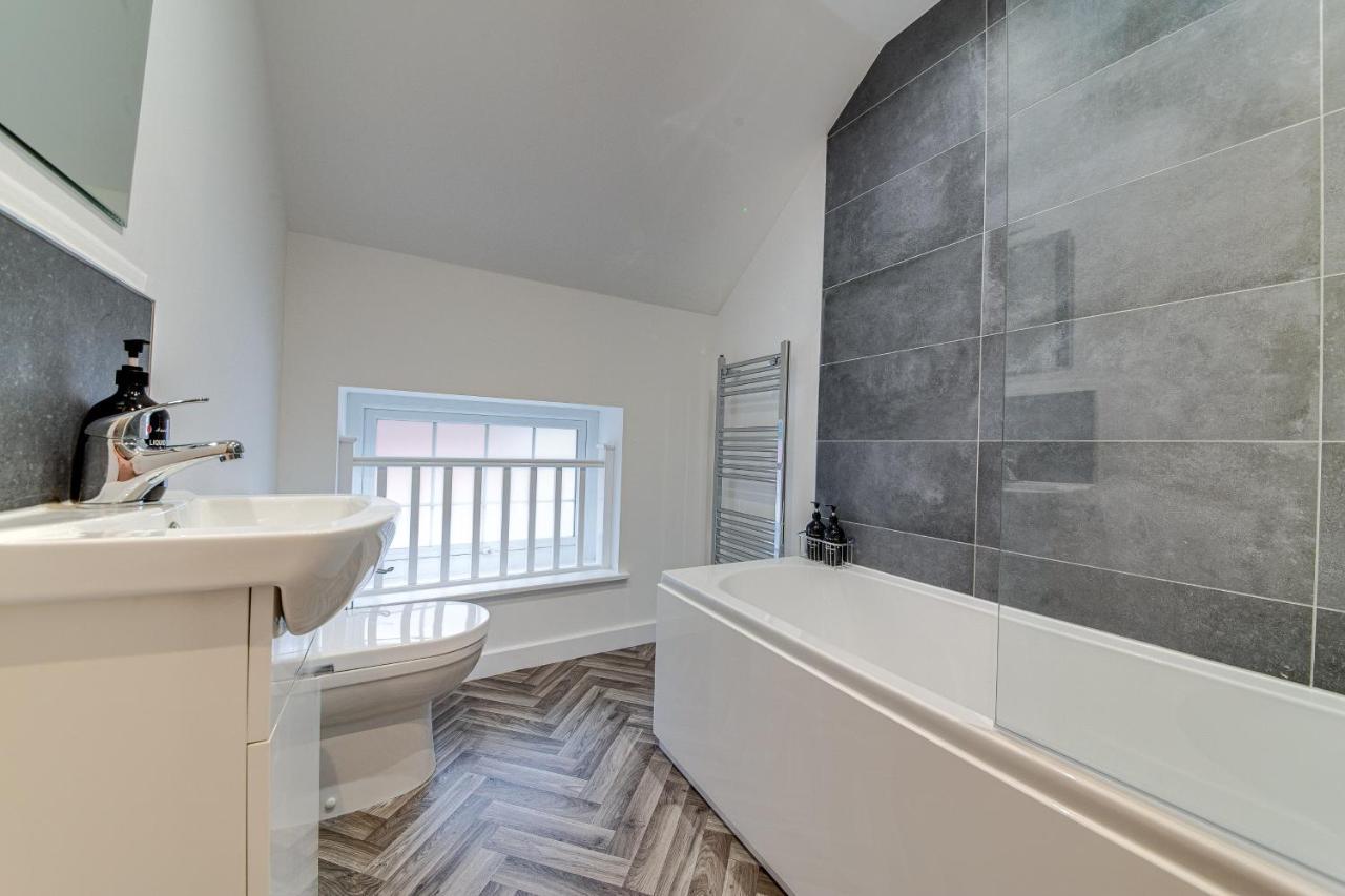 شقة Stylish & Contemporary 2-Bed Townhouse - Parking - Wi-Fi - Netflix وركسوب المظهر الخارجي الصورة