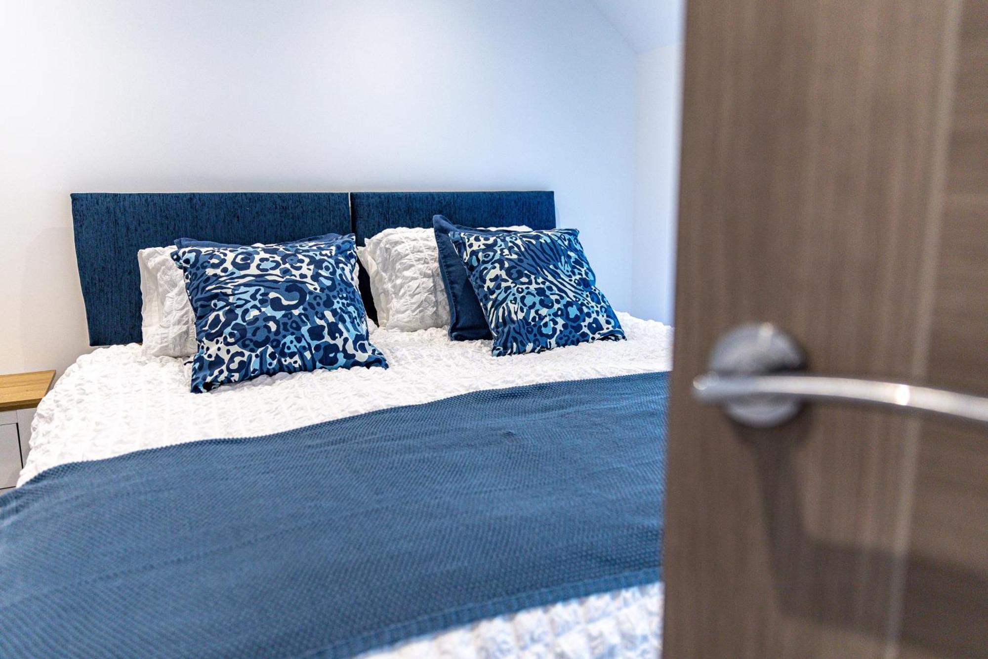 شقة Stylish & Contemporary 2-Bed Townhouse - Parking - Wi-Fi - Netflix وركسوب المظهر الخارجي الصورة