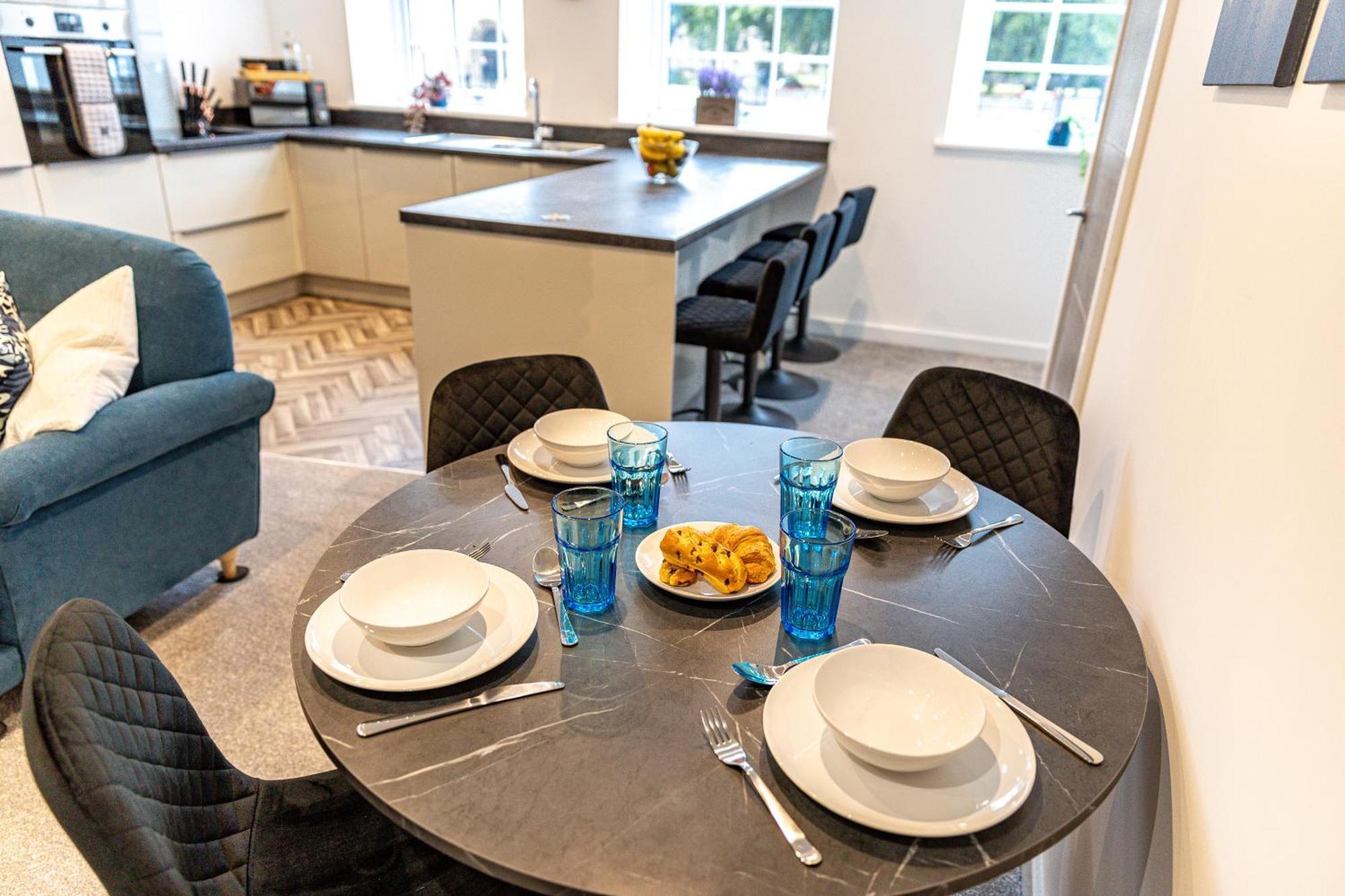 شقة Stylish & Contemporary 2-Bed Townhouse - Parking - Wi-Fi - Netflix وركسوب المظهر الخارجي الصورة
